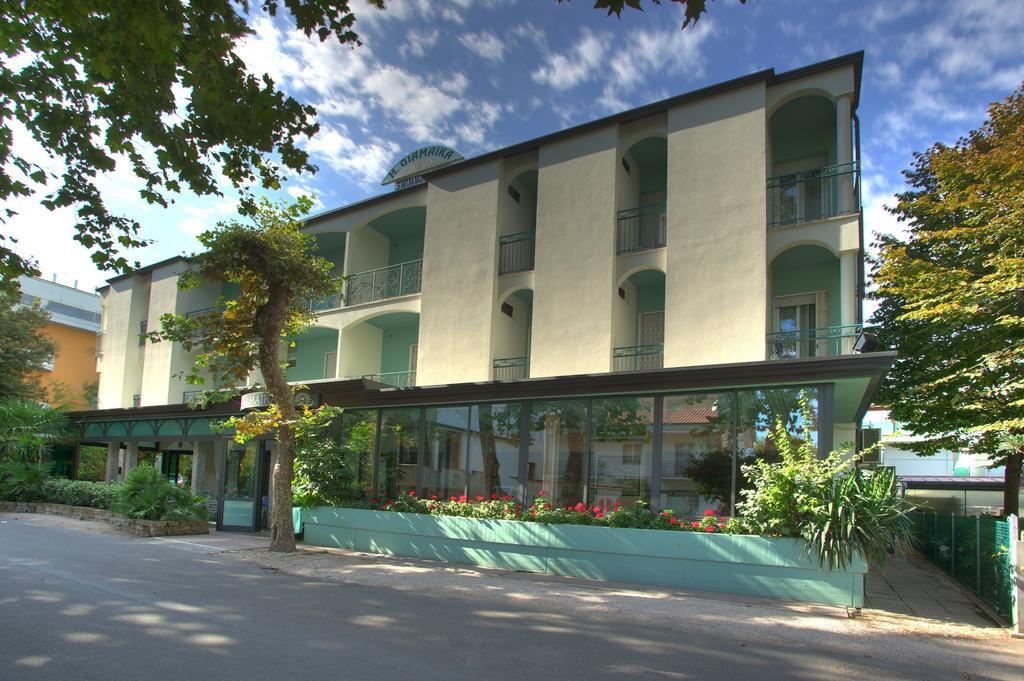 Hotel Giamaika Cesenatico Buitenkant foto