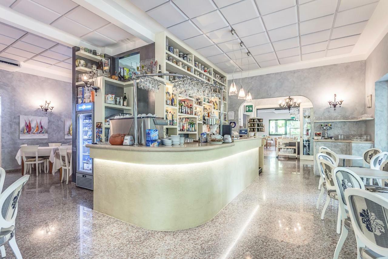 Hotel Giamaika Cesenatico Buitenkant foto
