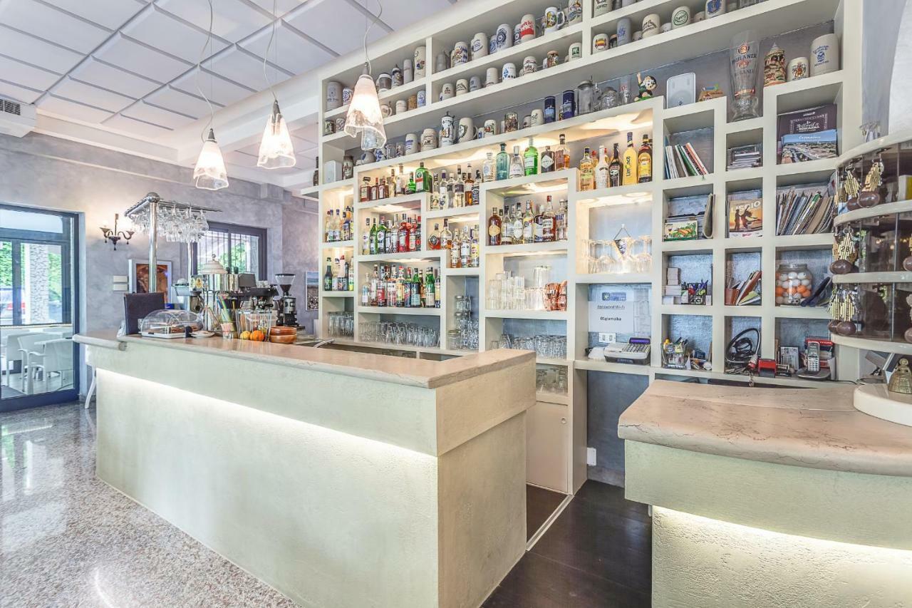 Hotel Giamaika Cesenatico Buitenkant foto