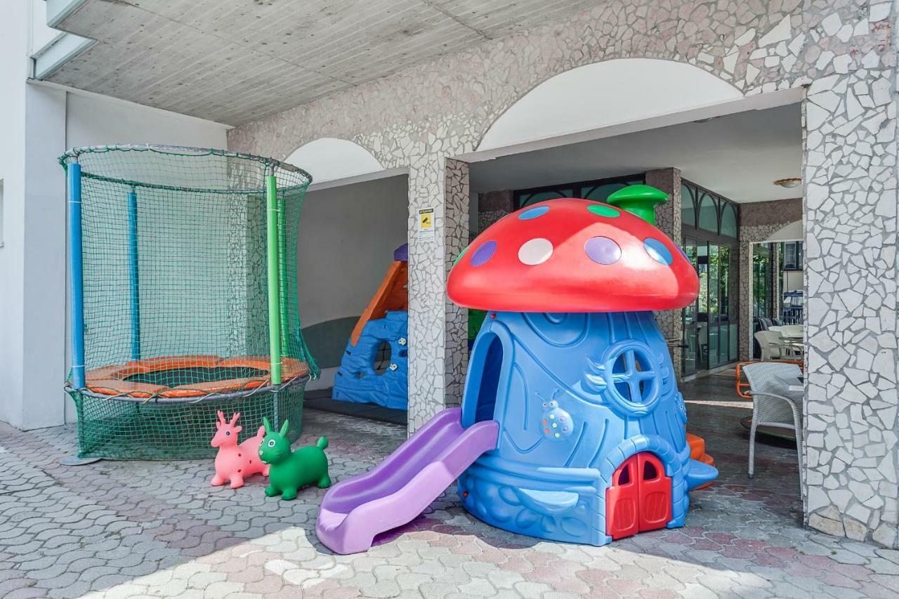 Hotel Giamaika Cesenatico Buitenkant foto